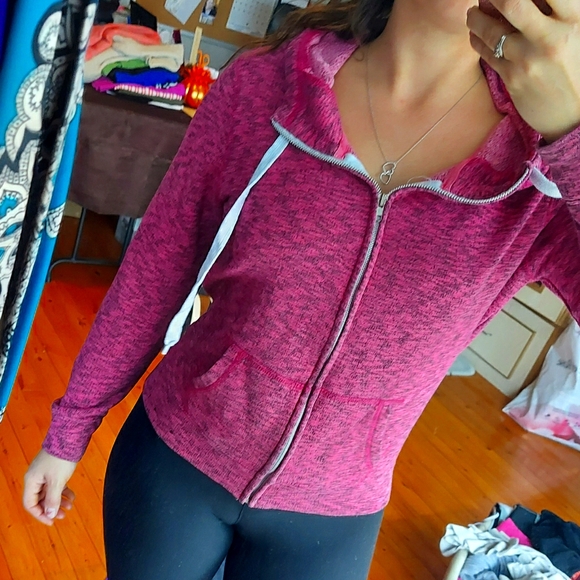 Cute sweater - Picture 1 of 3